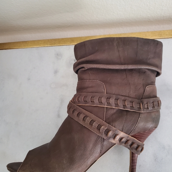 GUESS Boho Grey Leather Strappy Peep Toe Ankle Booties Women's Shoes Size 8.5 - Picture 9 of 15